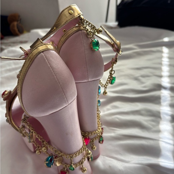 CROWNED CHARMER PLATFORM PINK HEELS DOLLS KILL
SIZE: 9 - Picture 8 of 8